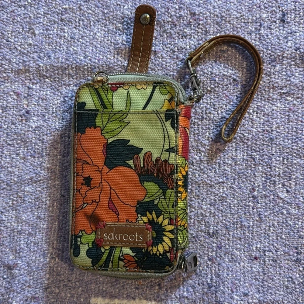🍍Sakroots wristlet wallet🍍7” height🍍6 card holder 🍍